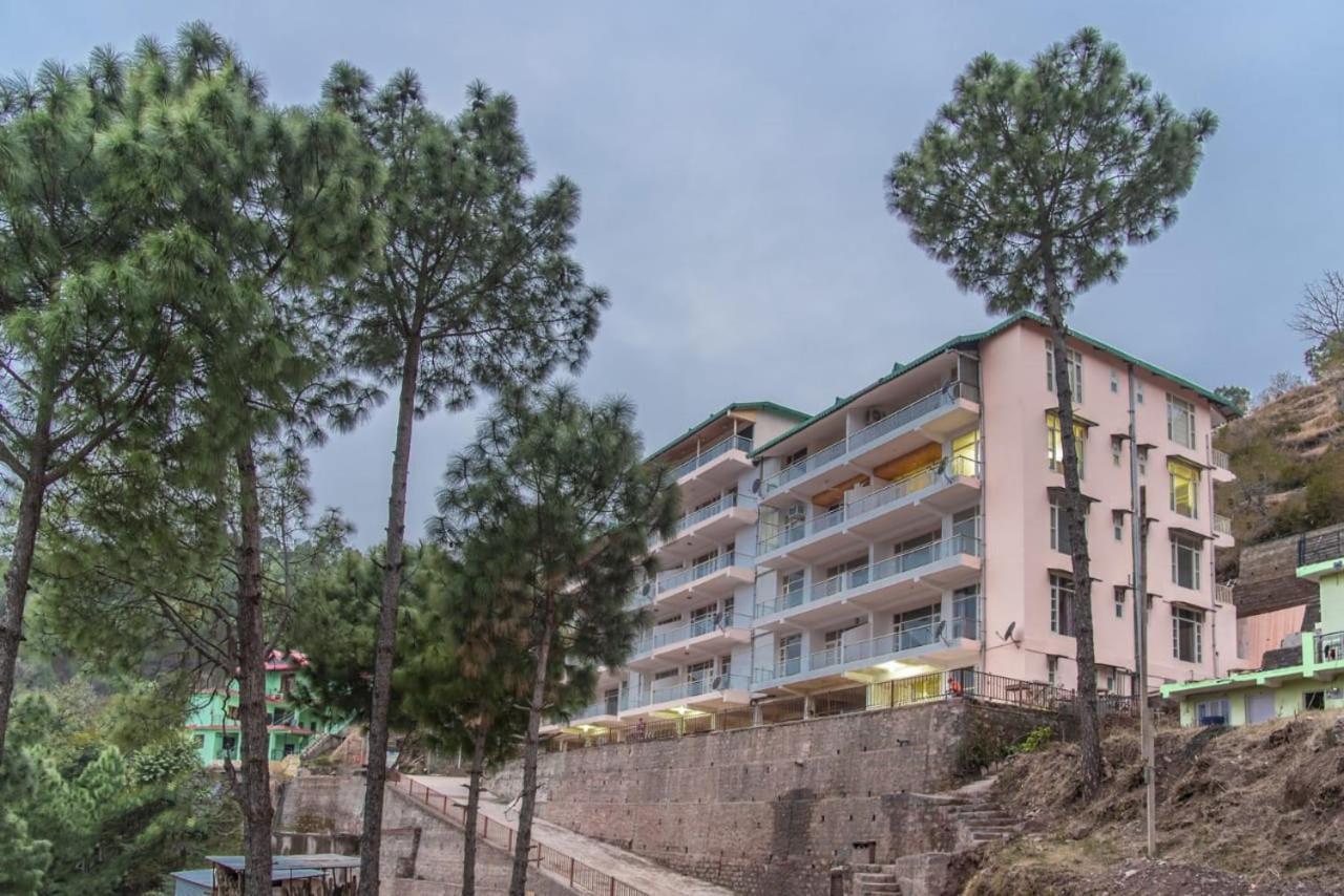 The Western Heights I Serviced Apartments I Pvt Balcony I Lift I Peacefull Area I Family Accomodation I Kasauli I By Exotic Stays Kültér fotó