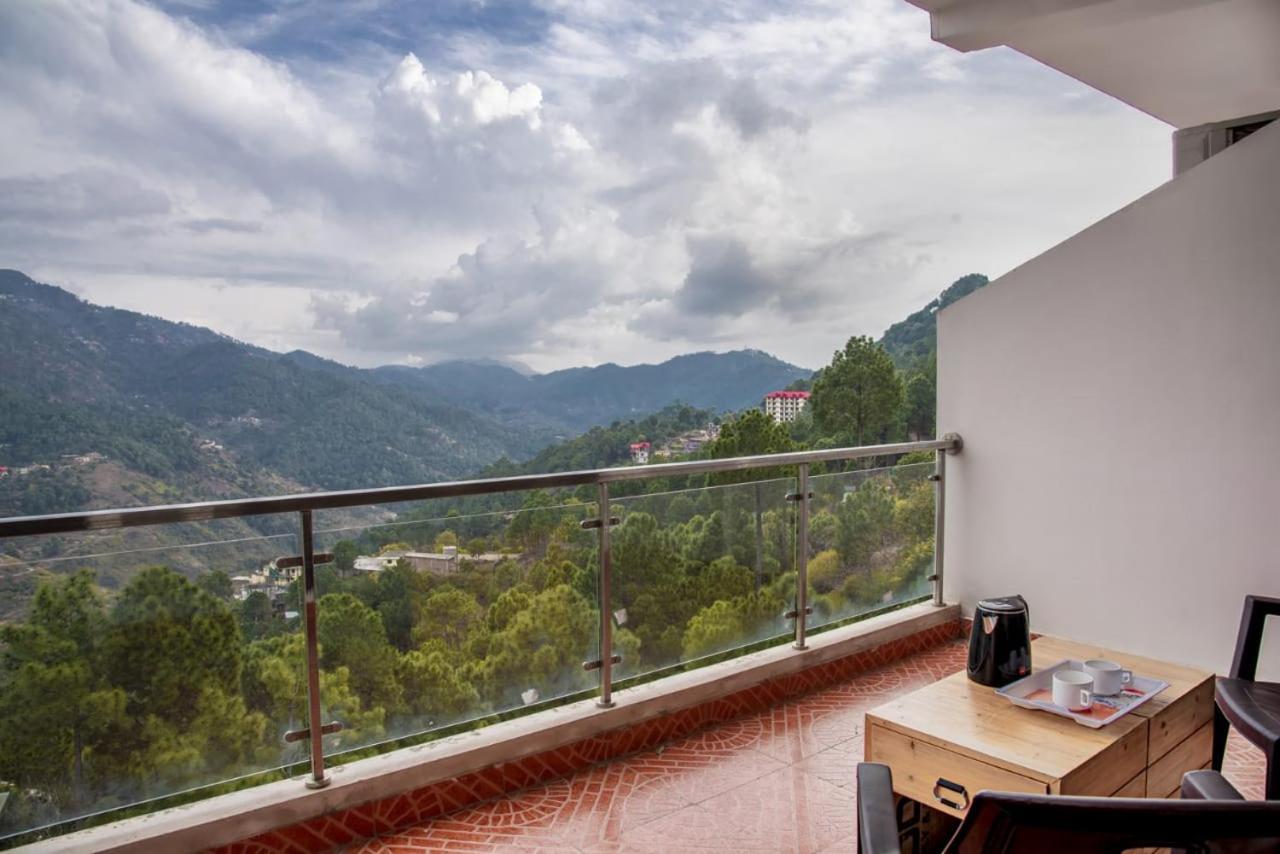 The Western Heights I Serviced Apartments I Pvt Balcony I Lift I Peacefull Area I Family Accomodation I Kasauli I By Exotic Stays Kültér fotó