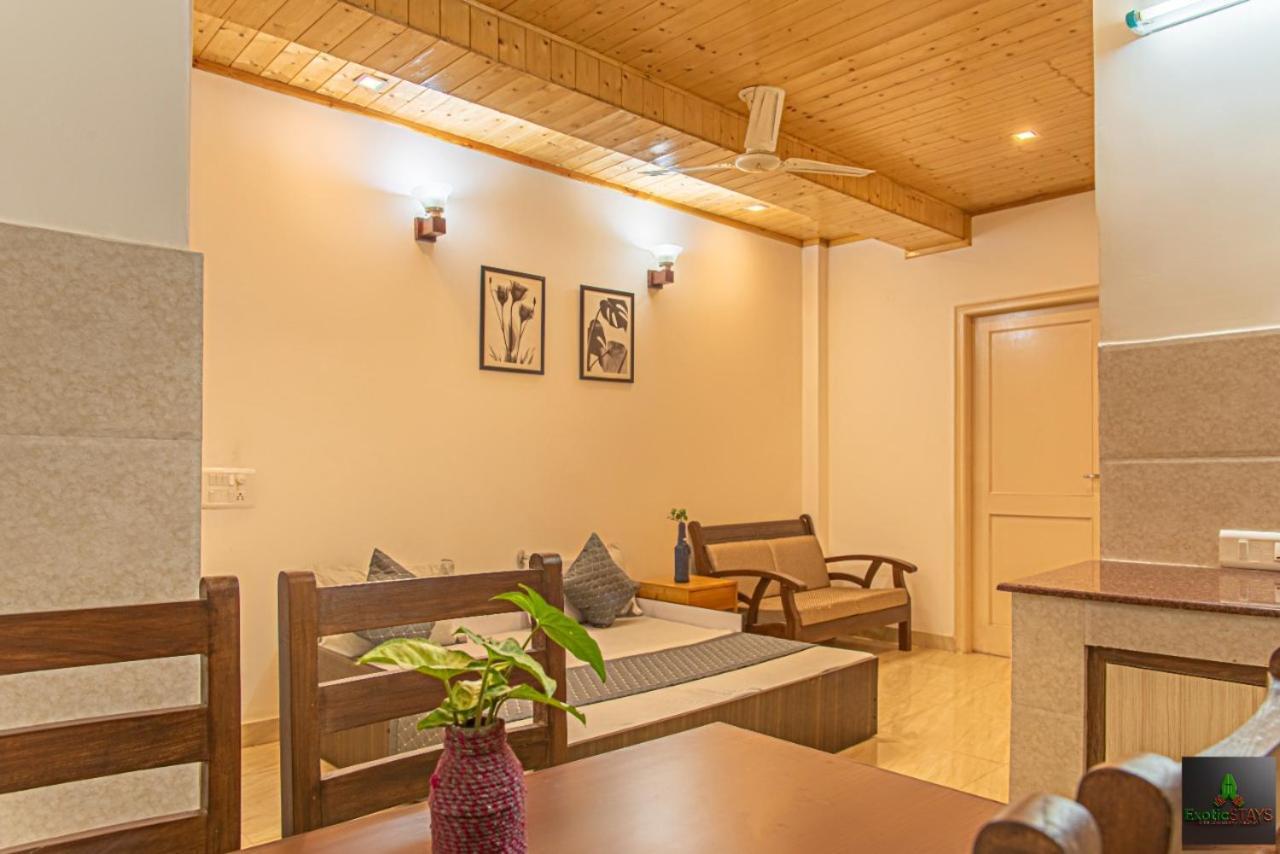 The Western Heights I Serviced Apartments I Pvt Balcony I Lift I Peacefull Area I Family Accomodation I Kasauli I By Exotic Stays Kültér fotó