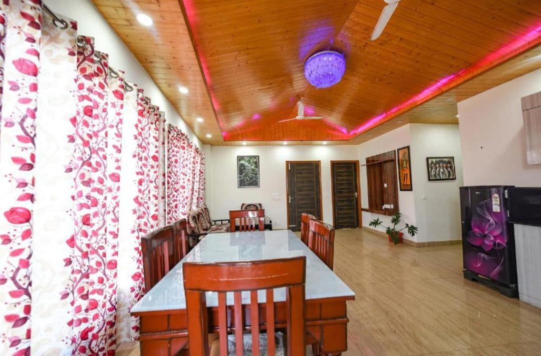 The Western Heights I Serviced Apartments I Pvt Balcony I Lift I Peacefull Area I Family Accomodation I Kasauli I By Exotic Stays Kültér fotó