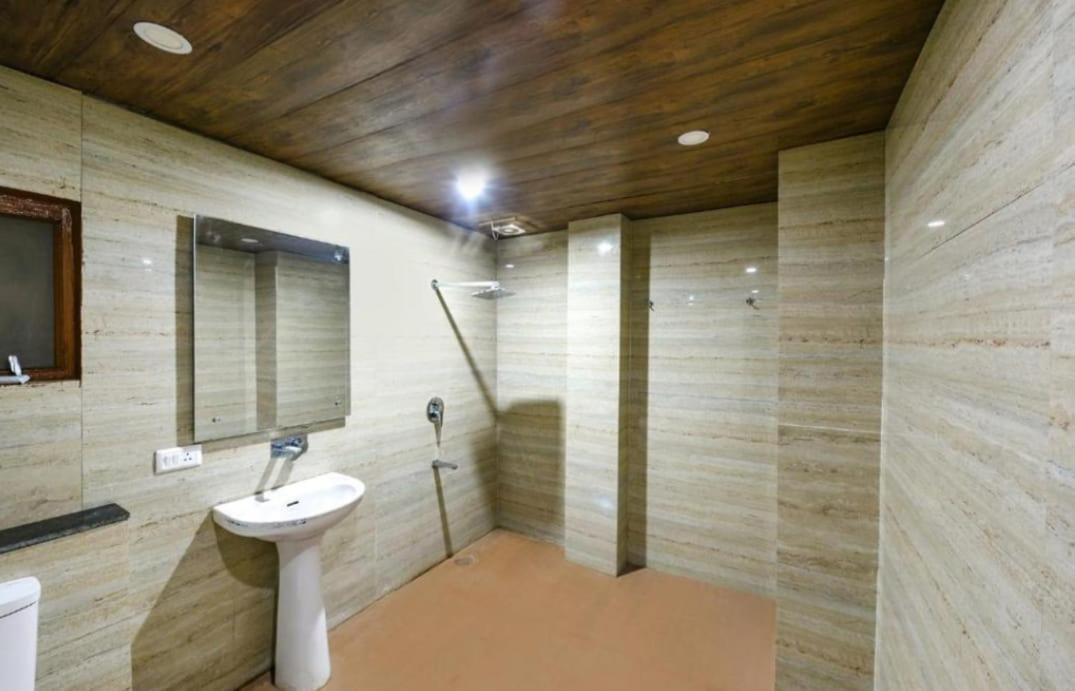 The Western Heights I Serviced Apartments I Pvt Balcony I Lift I Peacefull Area I Family Accomodation I Kasauli I By Exotic Stays Kültér fotó