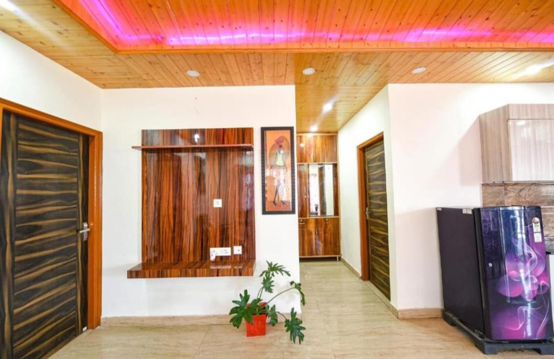 The Western Heights I Serviced Apartments I Pvt Balcony I Lift I Peacefull Area I Family Accomodation I Kasauli I By Exotic Stays Kültér fotó