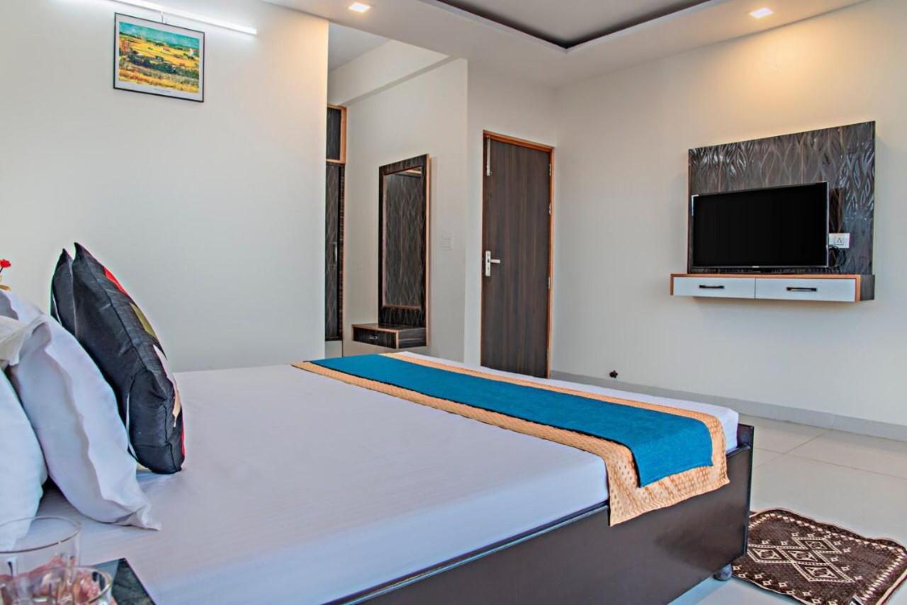 The Western Heights I Serviced Apartments I Pvt Balcony I Lift I Peacefull Area I Family Accomodation I Kasauli I By Exotic Stays Kültér fotó