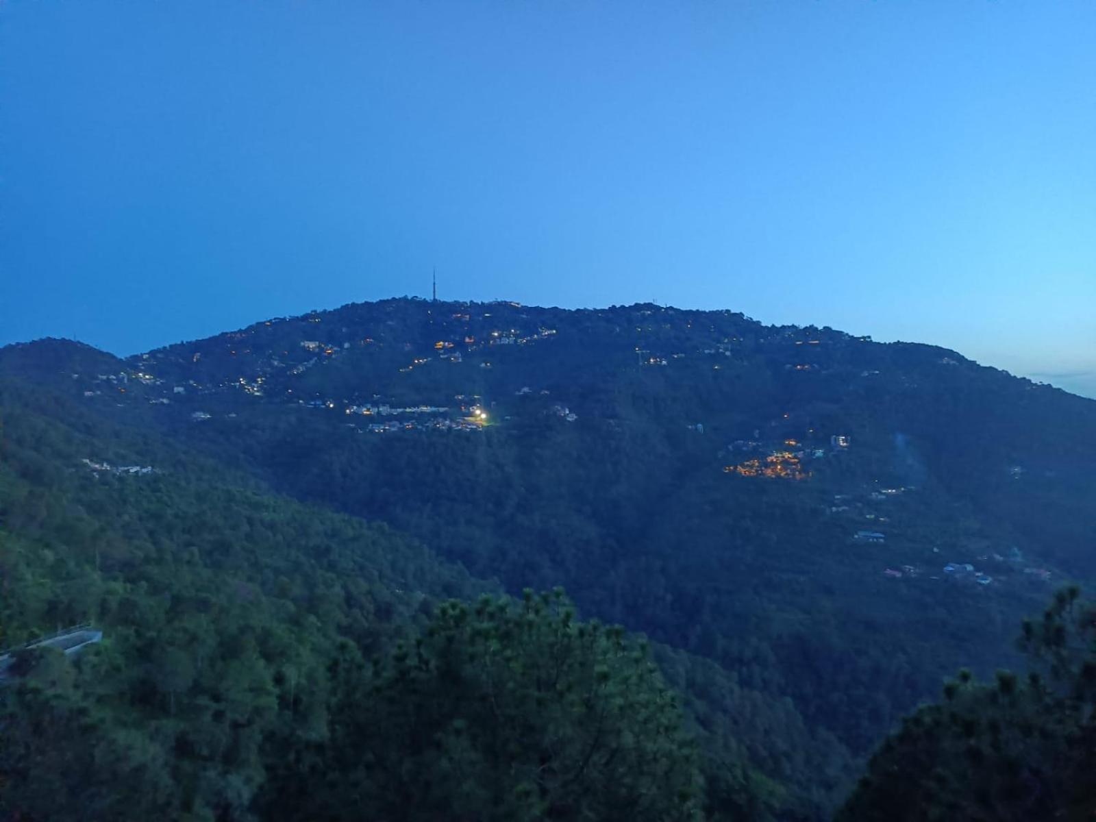 The Western Heights I Serviced Apartments I Pvt Balcony I Lift I Peacefull Area I Family Accomodation I Kasauli I By Exotic Stays Kültér fotó